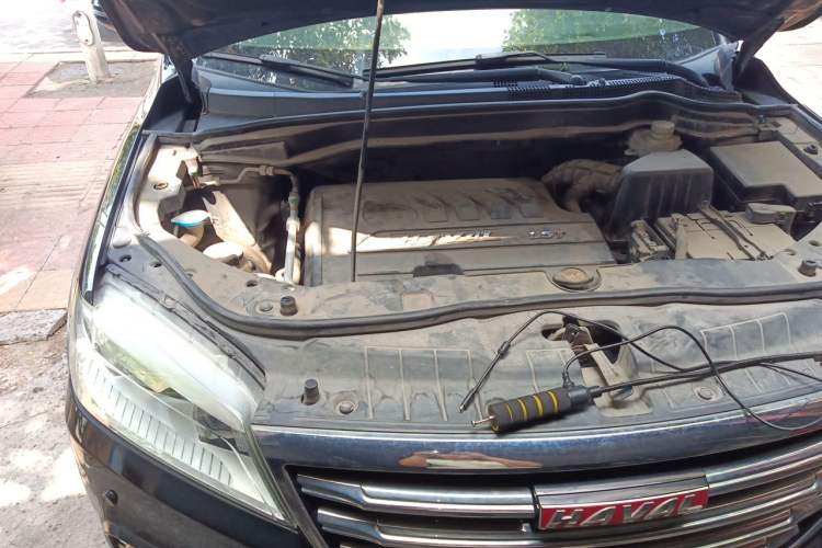Used Haval H6 2015 Revised Version Sport Edition 1.5T Manual Transmission Two-Wheel Drive Elite Grade Engine Bay Right