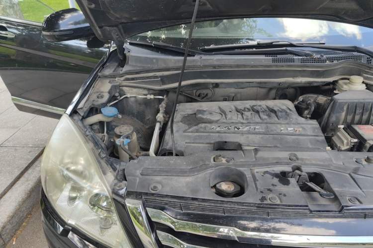 Used Haval H6 2015 Upgraded Model 1.5T Manual Two-Wheel Drive Elite Version Engine Bay Right