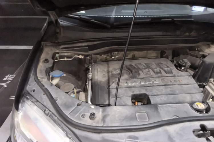 Used Haval H6 2015 Sport Edition 1.5T Automatic Two-Wheel Drive Luxury Model Engine Bay Right