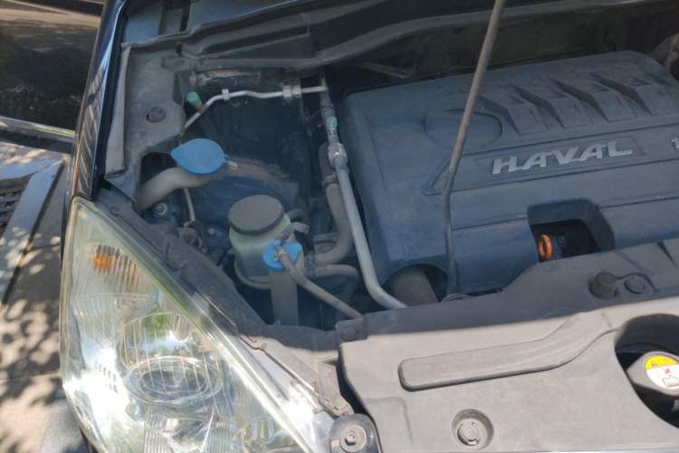 Used Haval H6 2015 Upgraded Model 1.5T Manual Two-Wheel Drive Elite Version Engine Bay Right