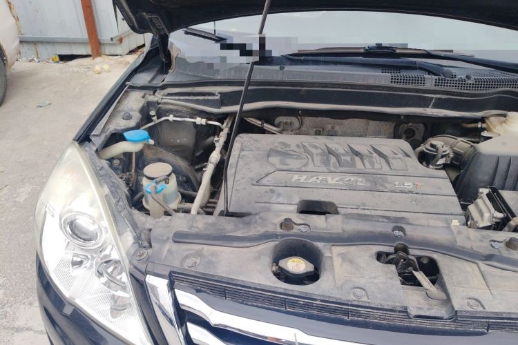 Used Haval H6 2015 Upgraded Model 1.5T Manual Two-Wheel Drive Elite Version Engine Bay Right