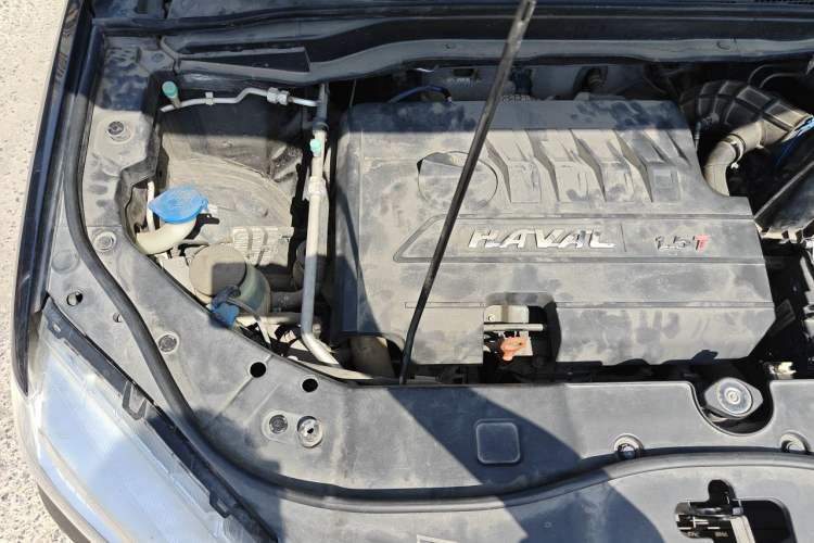 Used Haval H6 2015 Revised Version Sport Edition 1.5T Manual Transmission Two-Wheel Drive Elite Grade Engine Bay Right
