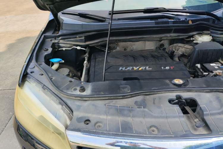 Used Haval H6 2015 Revised Version Sport Edition 1.5T Manual Transmission Two-Wheel Drive Elite Grade Engine Bay Right
