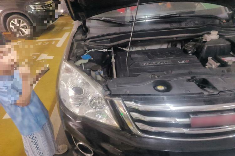 Used Haval H6 2015 Upgraded Model 1.5T Manual Two-Wheel Drive Elite Version Engine Bay Right