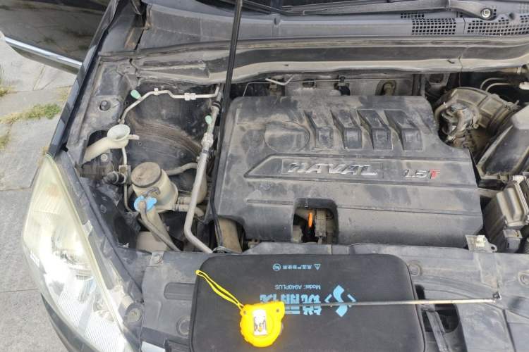 Used Haval H6 2015 Upgraded Model 1.5T Manual Two-Wheel Drive Elite Version Engine Bay Right