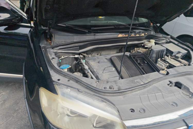 Used Haval H6 2015 Sport Edition 1.5T Automatic Two-Wheel Drive Luxury Model Engine Bay Right