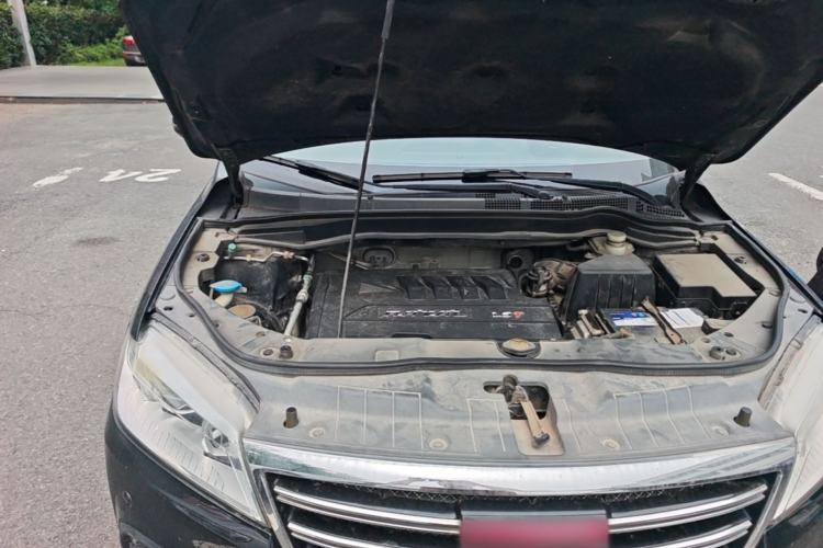 Used Haval H6 2015 Upgraded Model 1.5T Manual Two-Wheel Drive Prestige Version Engine Bay Right