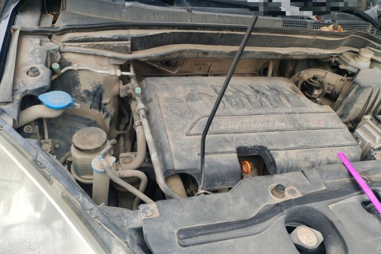 Used Haval H6 2015 Upgraded Model 1.5T Manual Two-Wheel Drive Elite Version Engine Bay Right