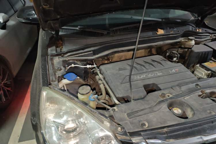 Used Haval H6 2015 Upgraded Model 1.5T Manual Two-Wheel Drive Elite Version Engine Bay Right