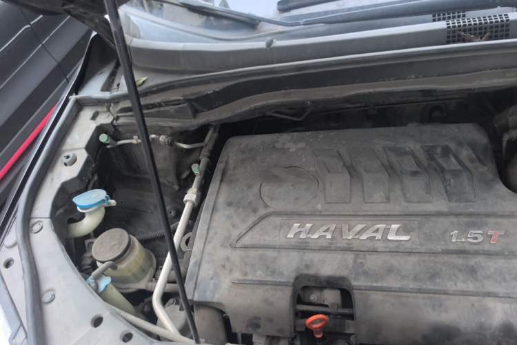 Used Haval H6 2015 Revised Version Sport Edition 1.5T Manual Transmission Two-Wheel Drive Elite Grade Engine Bay Right