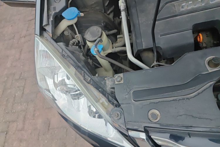Used Haval H6 2015 Upgraded Model 1.5T Manual Two-Wheel Drive Elite Version Engine Bay Right