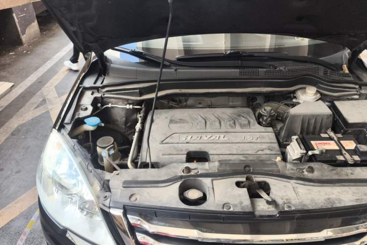 Used Haval H6 2015 Upgraded Model 1.5T Manual Two-Wheel Drive Elite Version Engine Bay Right