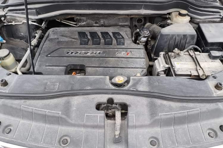 Used Haval H6 2015 Sport Edition 1.5T Automatic Two-Wheel Drive Luxury Model Engine Bay