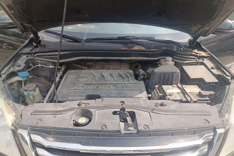 Used Haval H6 2015 Upgraded Model 1.5T Manual 4x4 Elite Version Engine Bay
