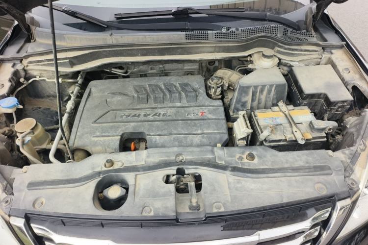 Used Haval H6 2015 Upgraded Model 1.5T Manual Two-Wheel Drive Elite Version Engine Bay