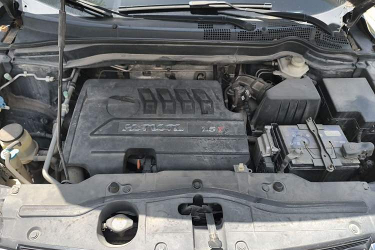 Used Haval H6 2015 Upgraded Model 1.5T Manual Two-Wheel Drive Elite Version Engine Bay