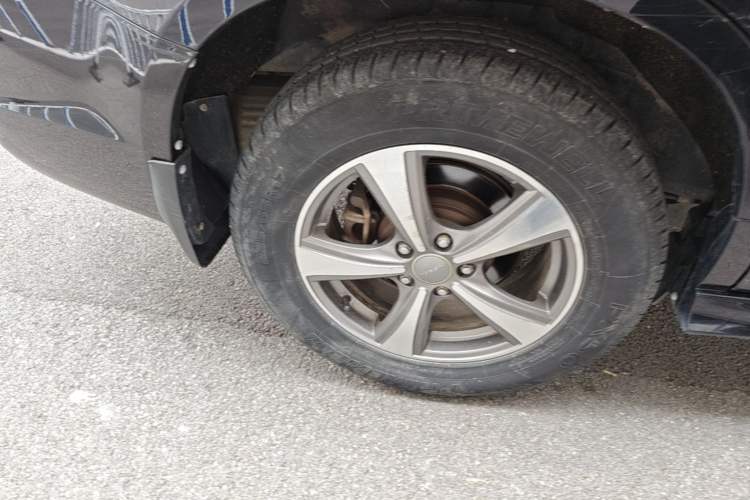 Used Haval H6 2015 Upgraded Model 1.5T Manual Two-Wheel Drive Urban Version Exterior 5