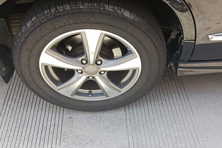 Used Haval H6 2015 Upgraded Model 1.5T Manual Two-Wheel Drive Elite Version Exterior 5