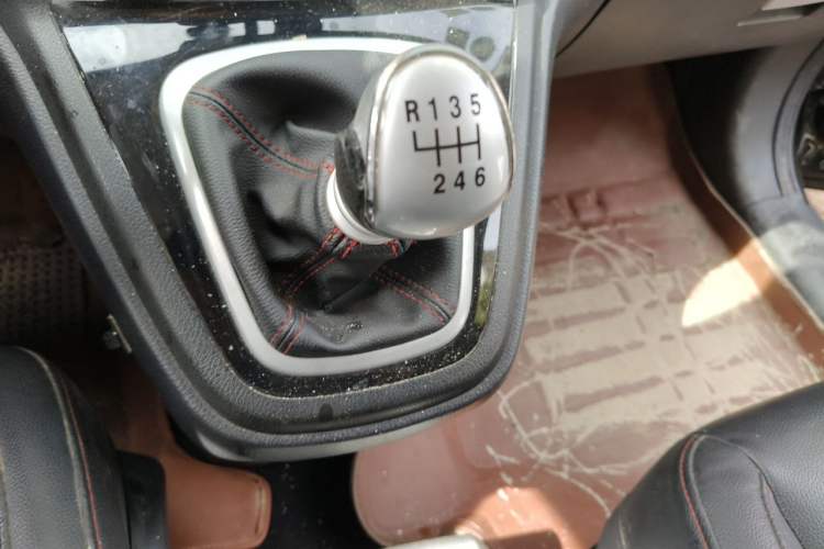 Used Haval H6 2015 Upgraded Model 1.5T Manual Two-Wheel Drive Elite Version Gear Lever