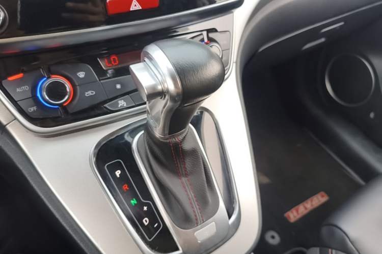 Used Haval H6 2015 Sport Edition 1.5T Automatic Two-Wheel Drive Luxury Model Gear Lever