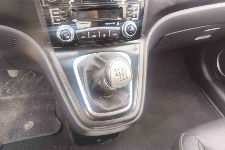 Used Haval H6 2015 Upgraded Model 1.5T Manual Two-Wheel Drive Elite Version Gear Lever