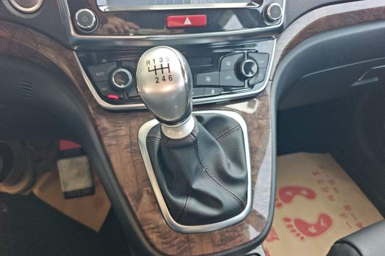 Used Haval H6 2015 Revised Version Sport Edition 1.5T Manual Transmission Two-Wheel Drive Elite Grade Gear Lever
