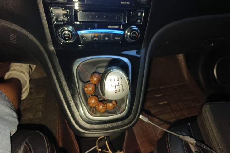 Used Haval H6 2015 Upgraded Model 1.5T Manual Two-Wheel Drive Elite Version Gear Lever