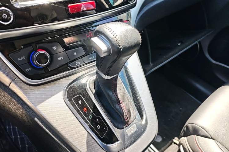 Used Haval H6 2015 Sport Edition 1.5T Automatic Two-Wheel Drive Luxury Model Gear Lever