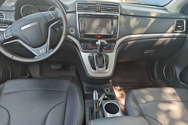 Used Haval H6 2015 Sport Edition 1.5T Automatic Two-Wheel Drive Luxury Model Gear Lever