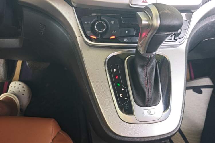 Used Haval H6 2015 Sport Edition 1.5T Automatic Two-Wheel Drive Luxury Model Gear Lever