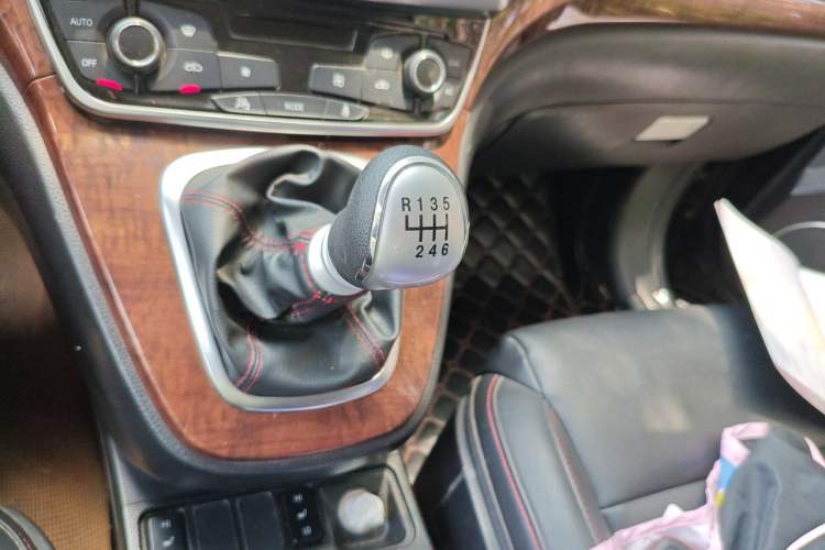 Used Haval H6 2015 Revised Version Sport Edition 1.5T Manual Transmission Two-Wheel Drive Elite Grade Gear Lever