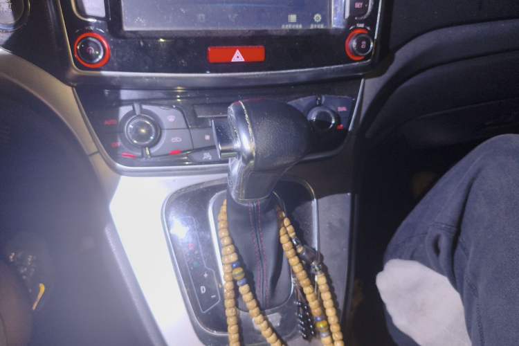 Used Haval H6 2015 Sport Edition 1.5T Automatic Two-Wheel Drive Luxury Model Gear Lever