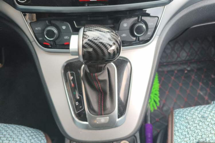 Used Haval H6 2015 Sport Edition 1.5T Automatic Two-Wheel Drive Luxury Model Gear Lever