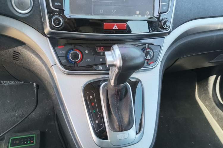 Used Haval H6 2015 Sport Edition 1.5T Automatic Two-Wheel Drive Luxury Model Gear Lever