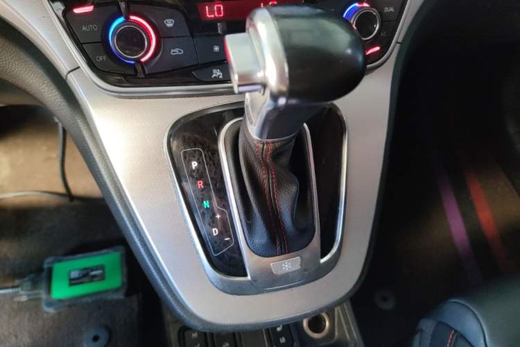 Used Haval H6 2015 Sport Edition 1.5T Automatic Two-Wheel Drive Luxury Model Gear Lever