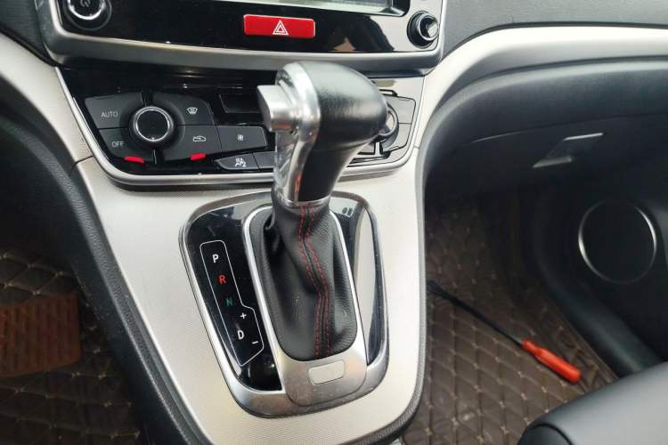 Used Haval H6 2015 Sport Edition 1.5T Automatic Two-Wheel Drive Luxury Model Gear Lever