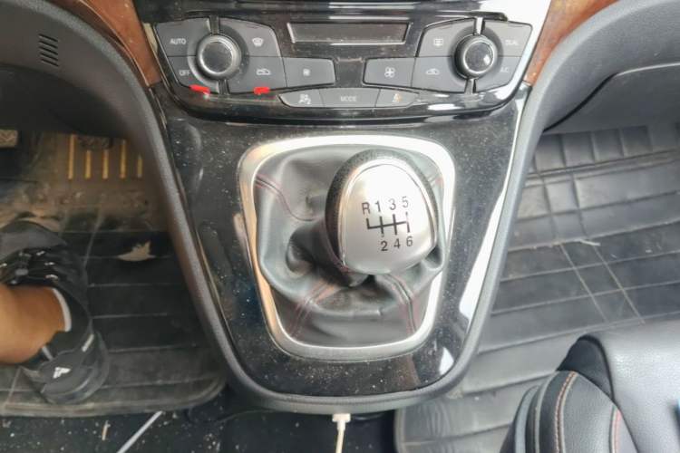 Used Haval H6 2015 Sport Edition 1.5T Manual Two-Wheel Drive Elite Model Gear Lever