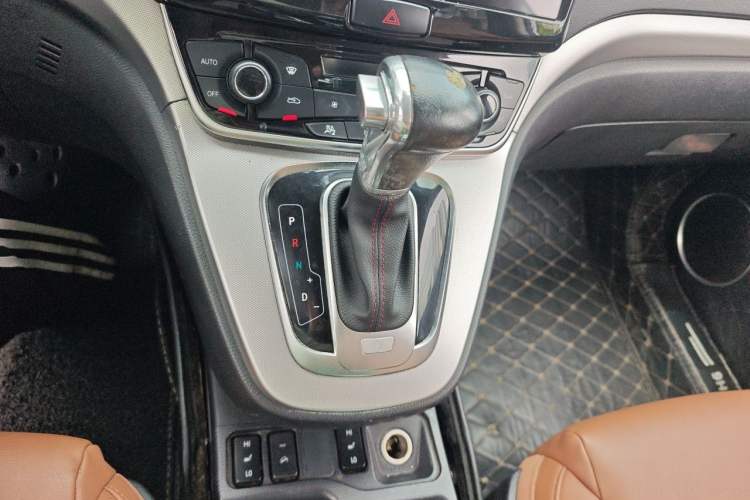 Used Haval H6 2015 Sport Edition 1.5T Automatic Two-Wheel Drive Luxury Model Gear Lever
