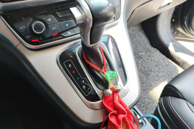 Used Haval H6 2015 Sport Edition 1.5T Automatic Two-Wheel Drive Luxury Model Gear Lever
