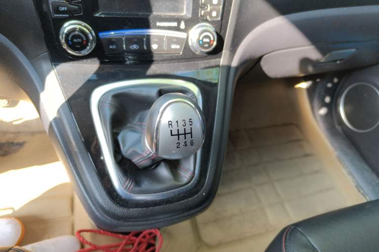 Used Haval H6 2015 Upgraded Model 1.5T Manual Two-Wheel Drive Elite Version Gear Lever