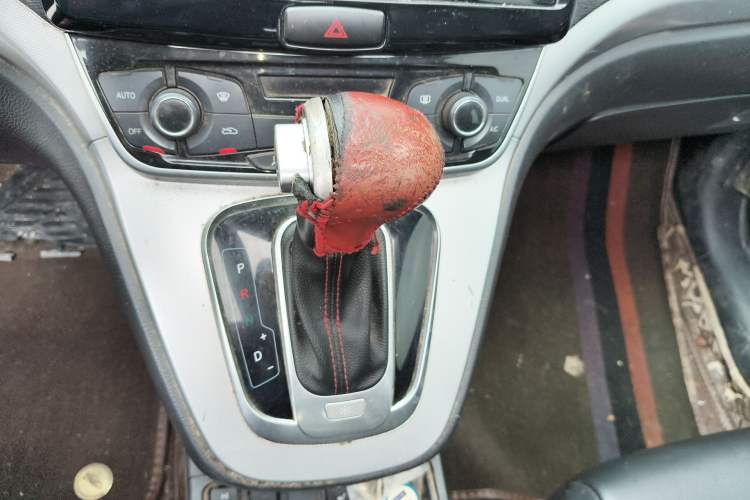 Used Haval H6 2015 Sport Edition 1.5T Automatic Two-Wheel Drive Luxury Model Gear Lever