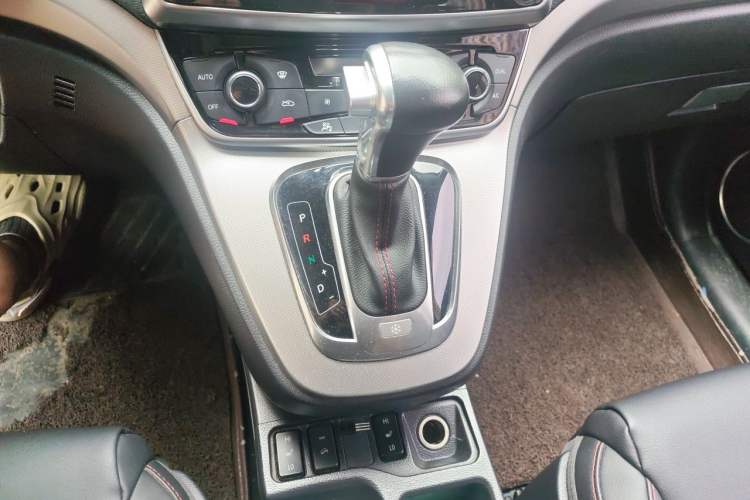 Used Haval H6 2015 Sport Edition 1.5T Automatic Two-Wheel Drive Luxury Model Gear Lever