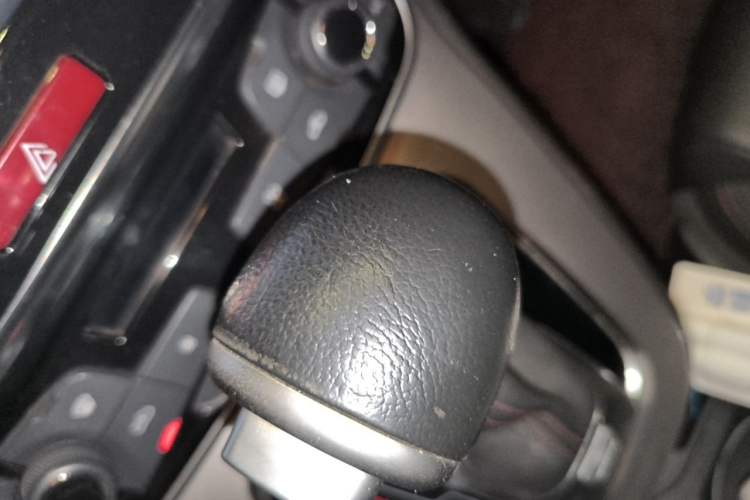 Used Haval H6 2015 Sport Edition 1.5T Automatic Two-Wheel Drive Luxury Model Gear Lever