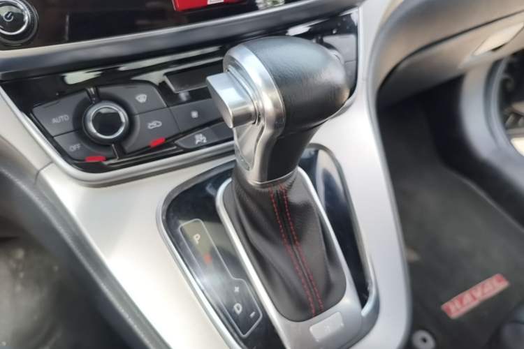Used Haval H6 2015 Sport Edition 1.5T Automatic Two-Wheel Drive Luxury Model Gear Lever