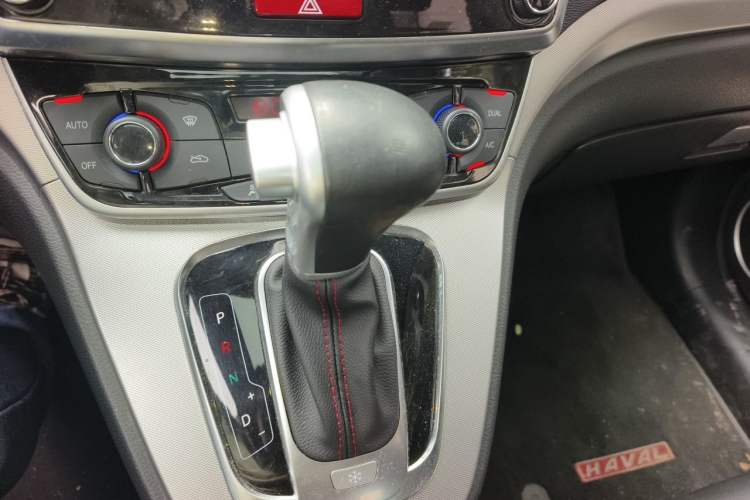 Used Haval H6 2015 Sport Edition 1.5T Automatic Two-Wheel Drive Luxury Model Gear Lever