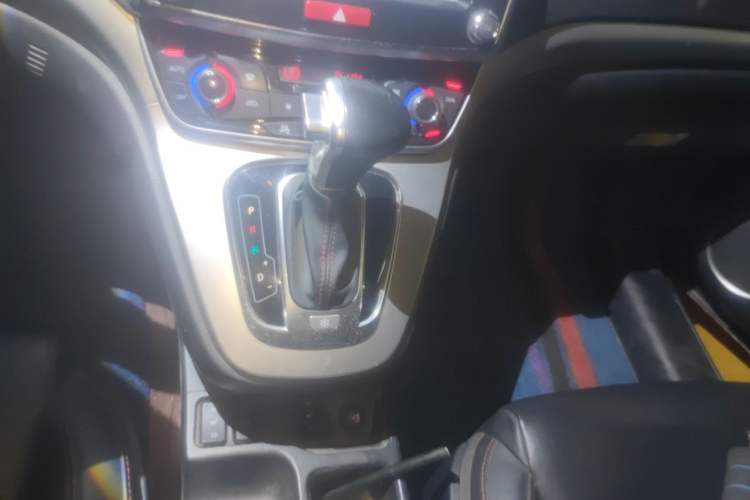 Used Haval H6 2015 Sport Edition 1.5T Automatic Two-Wheel Drive Luxury Model Gear Lever