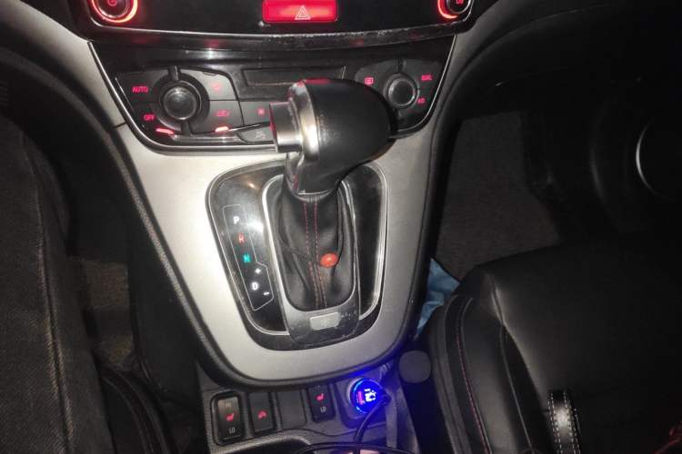 Used Haval H6 2015 Sport Edition 1.5T Automatic Two-Wheel Drive Luxury Model Gear Lever