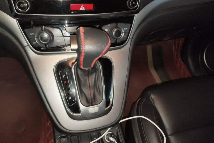 Used Haval H6 2015 Sport Edition 1.5T Automatic Two-Wheel Drive Luxury Model Gear Lever