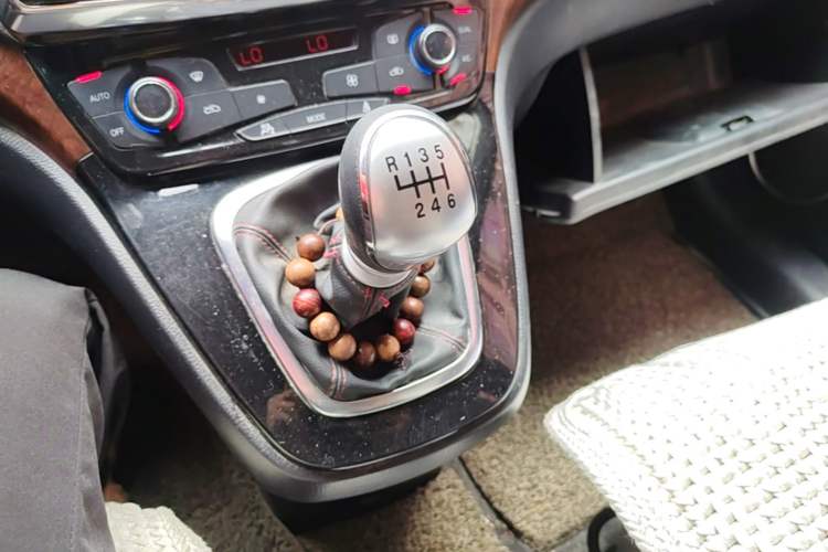 Used Haval H6 2015 Sport Edition 1.5T Manual Two-Wheel Drive Elite Model Gear Lever