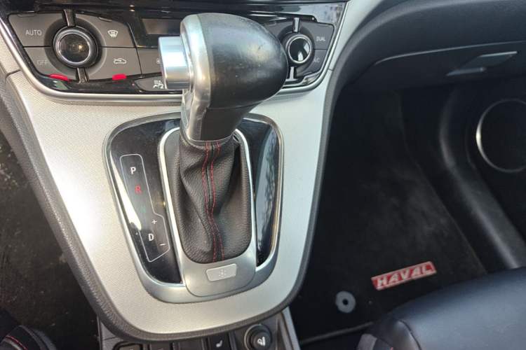 Used Haval H6 2015 Sport Edition 1.5T Automatic Two-Wheel Drive Luxury Model Gear Lever